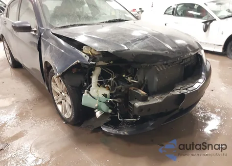 2013 Chrysler 200 Lx z USA, uszkodzony, nr VIN 1C3CCBAB7DN705066